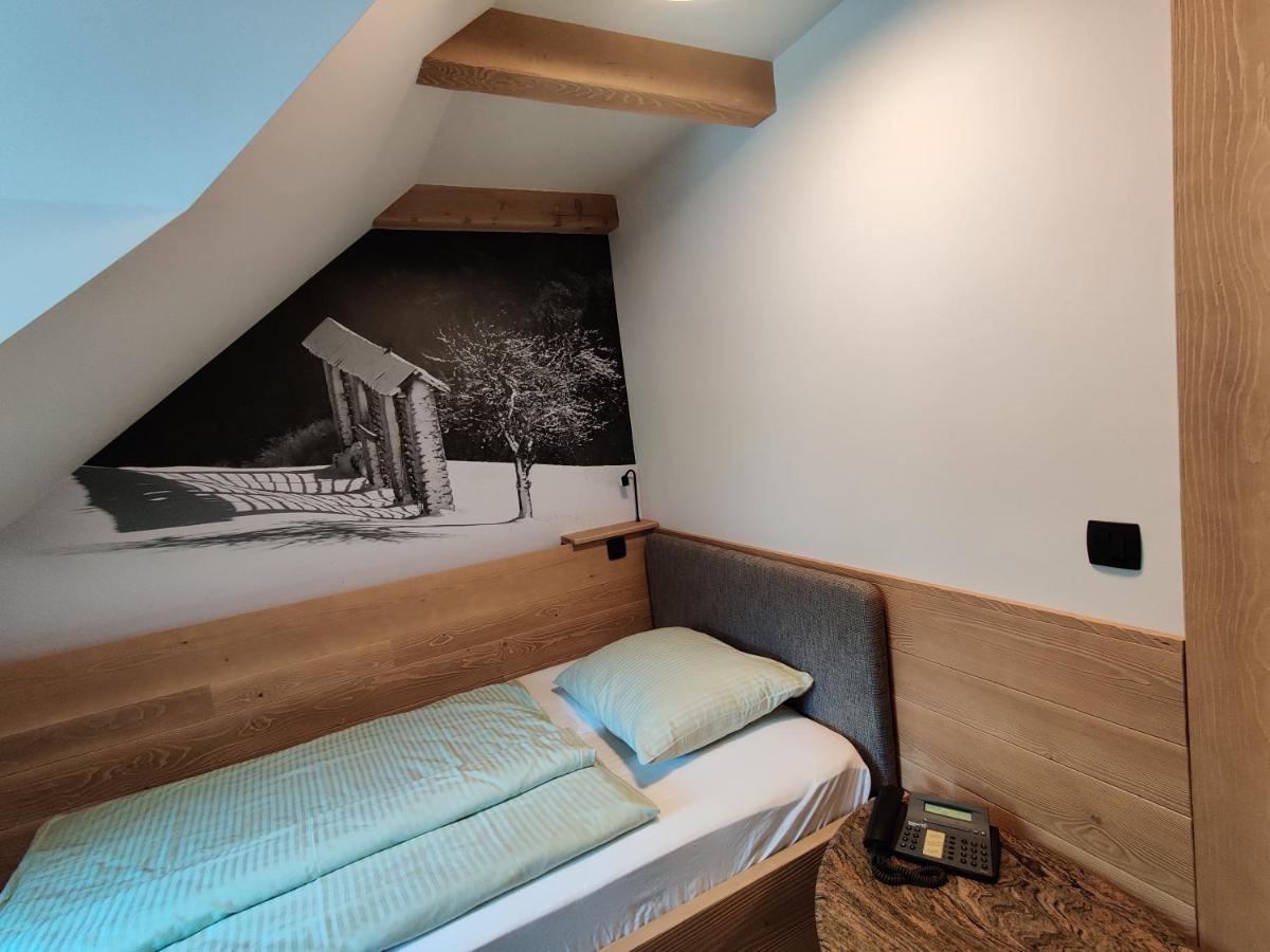 Guesthouse Pri Zalogarju 젤레즈니키 외부 사진