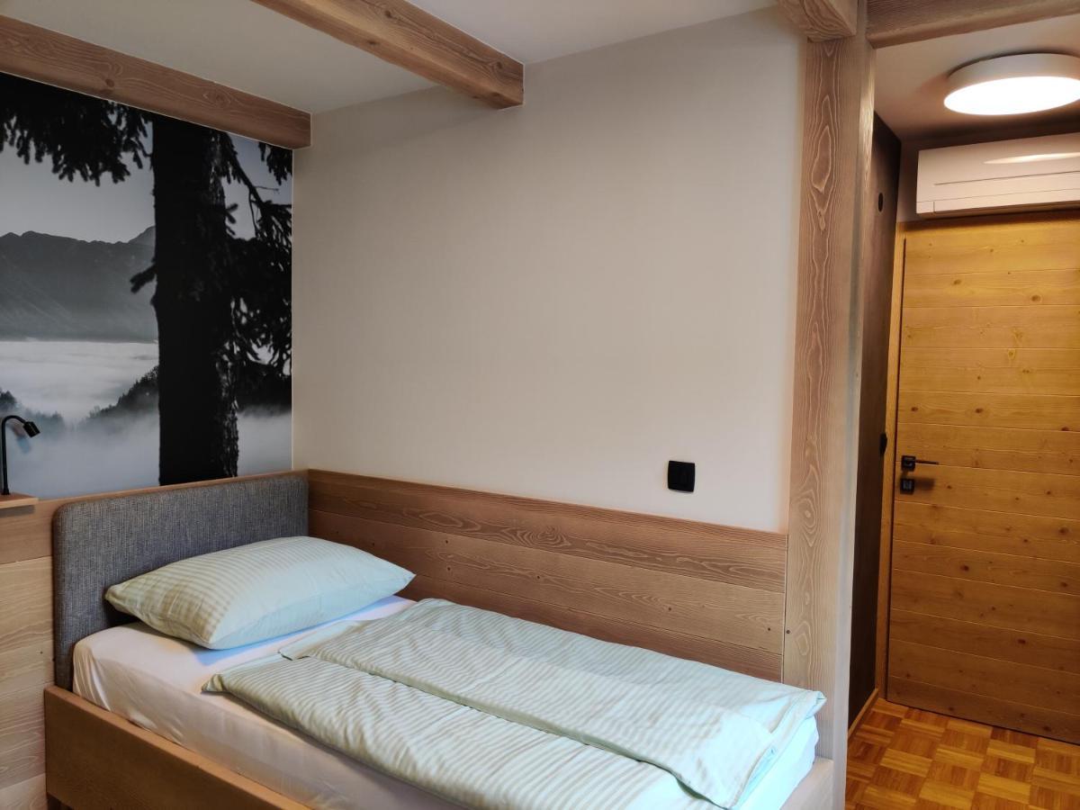 Guesthouse Pri Zalogarju 젤레즈니키 외부 사진